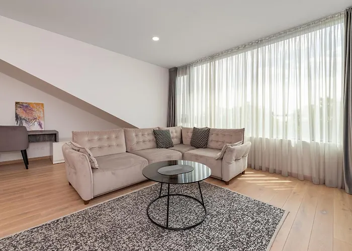 Spaciuos 1 Bd Apt By Hostlovers